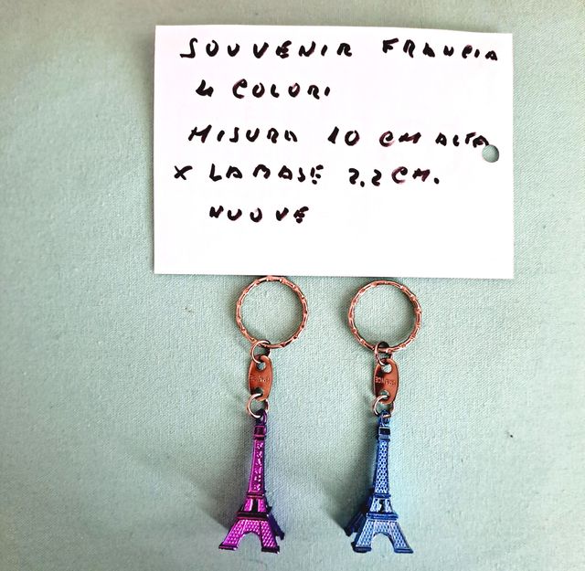 Portachiavi  souvenir della francia nuovi 4 colori
