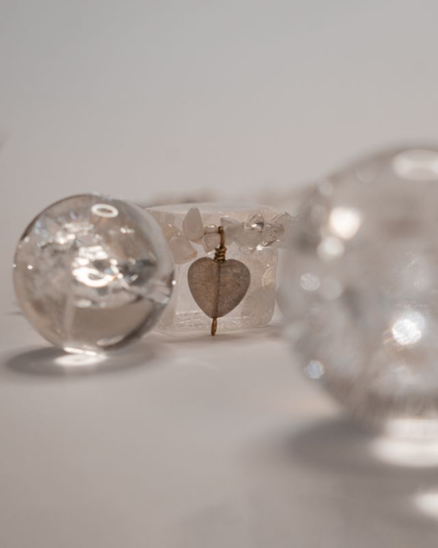 Collana con cristalli bianchi e cuore