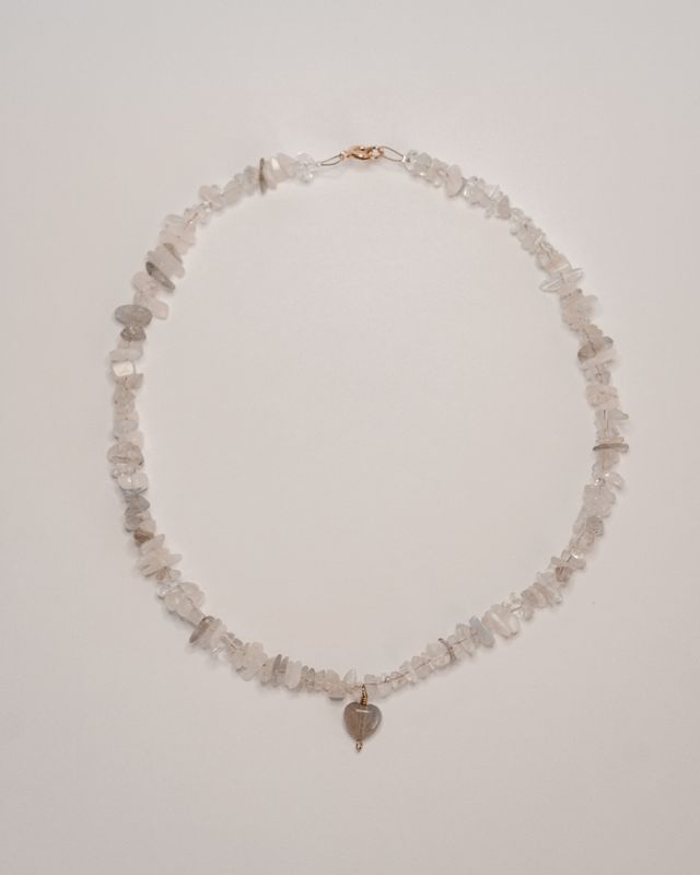 Collana con cristalli bianchi e cuore