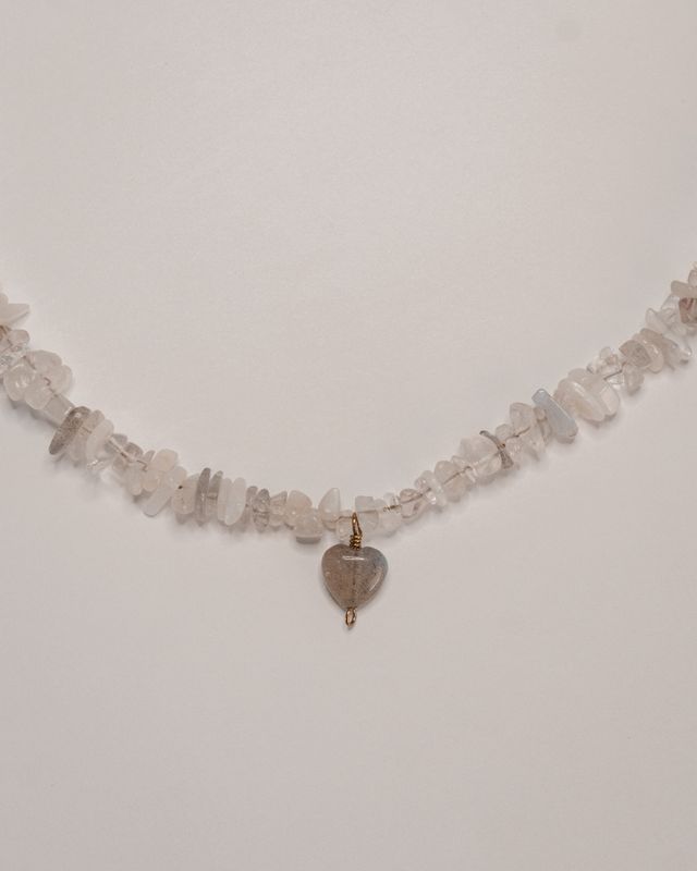 Collana con cristalli bianchi e cuore