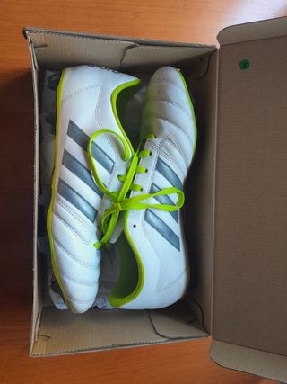 Adidas Gloro. Botas fútbol con tacos. Talla 44