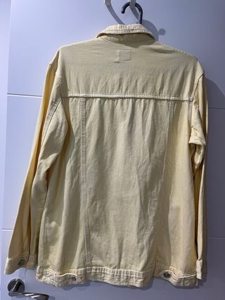 Chaqueta vaquera amarilla de Lefties