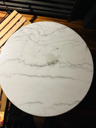 Romantica aria parigina — tavolo in marmo + sedie