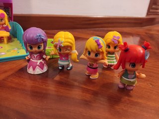 Casa maletín Pinypon y muñecas