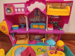 Casa maletín Pinypon y muñecas