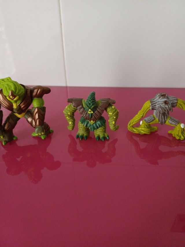 5 figuritas de gormiti