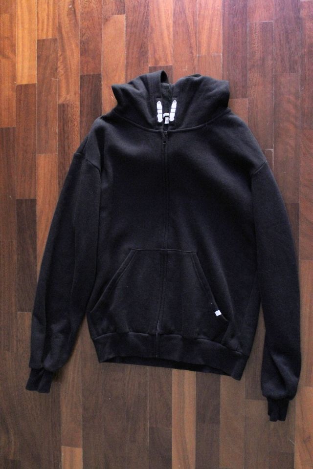 Felpa nera con cappuccio
