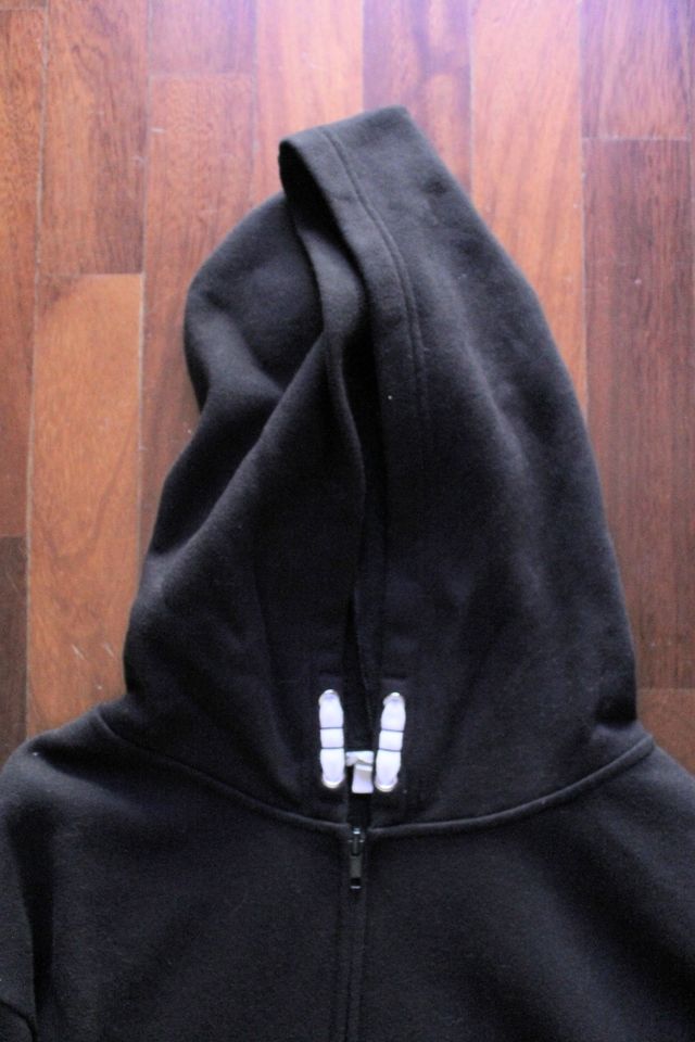 Felpa nera con cappuccio