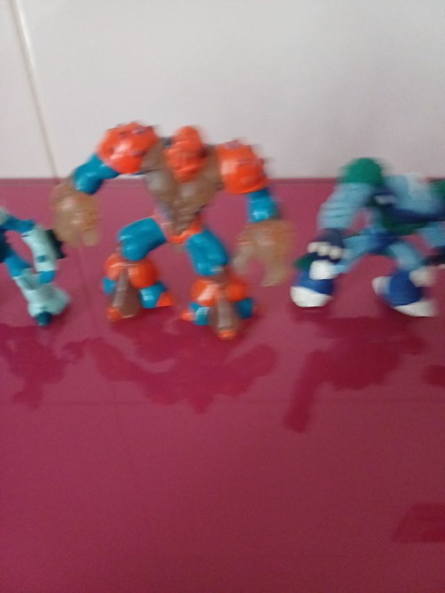 5 figuritas de gormiti