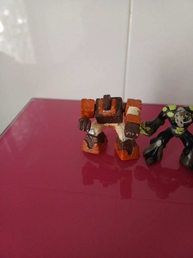 5 figuritas de gormiti