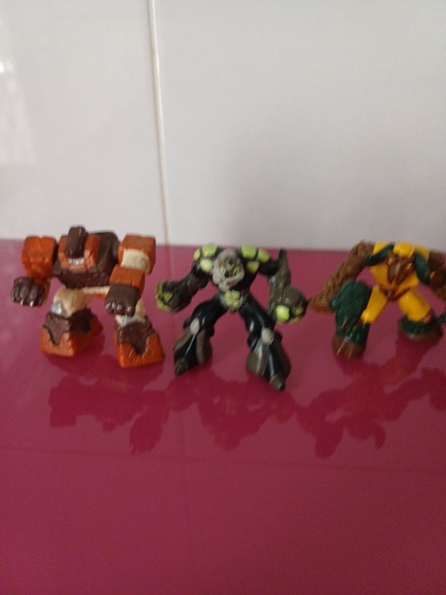 5 figuritas de gormiti