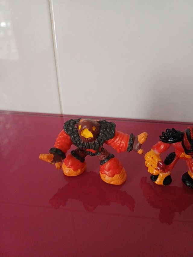 5 figuritas de gormiti