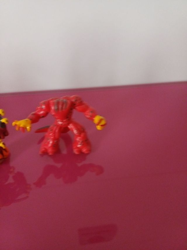 5 figuritas de gormiti