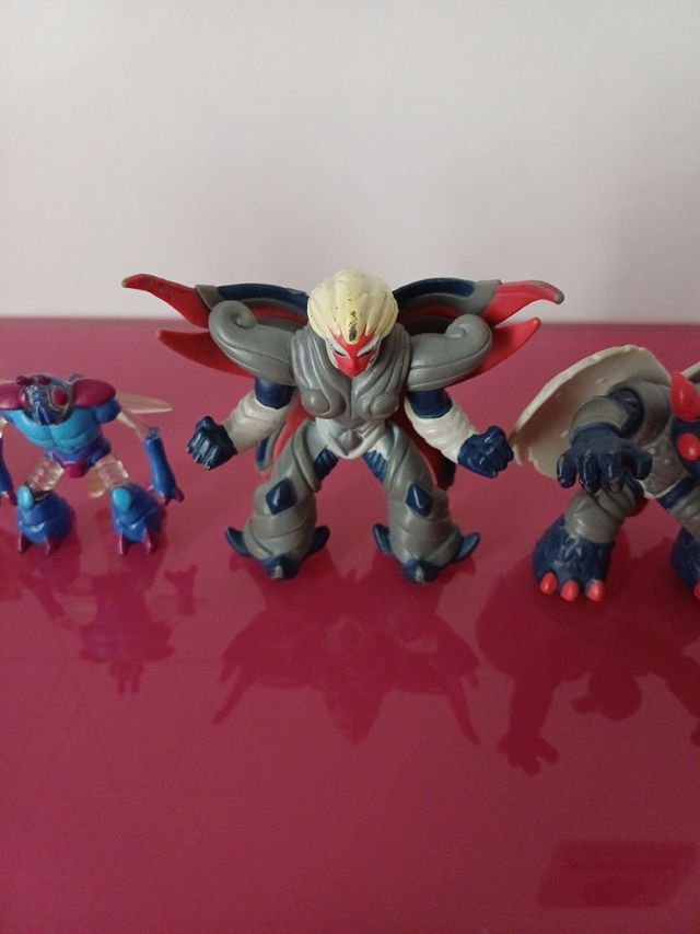 5 figuritas de gormitis