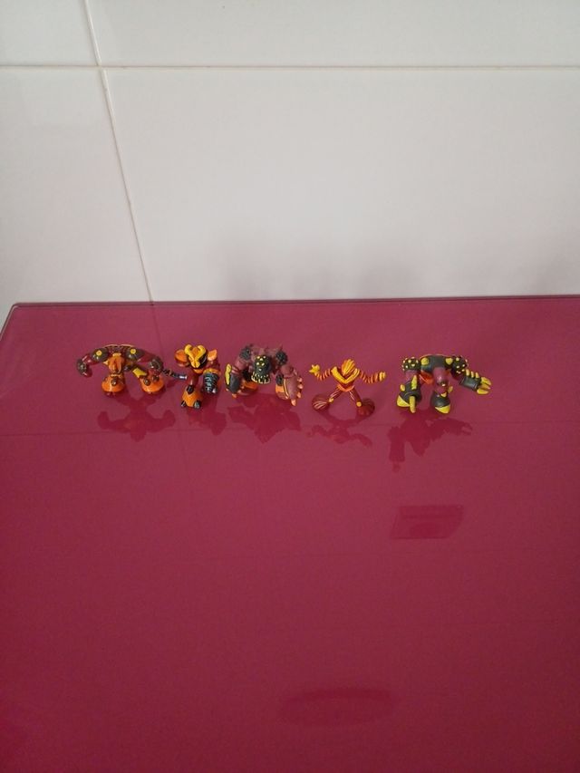 5 figuritas de gormitis