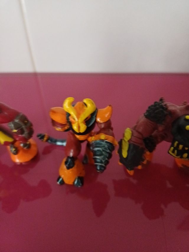 5 figuritas de gormitis