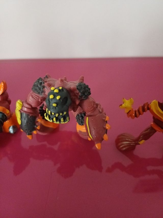 5 figuritas de gormitis