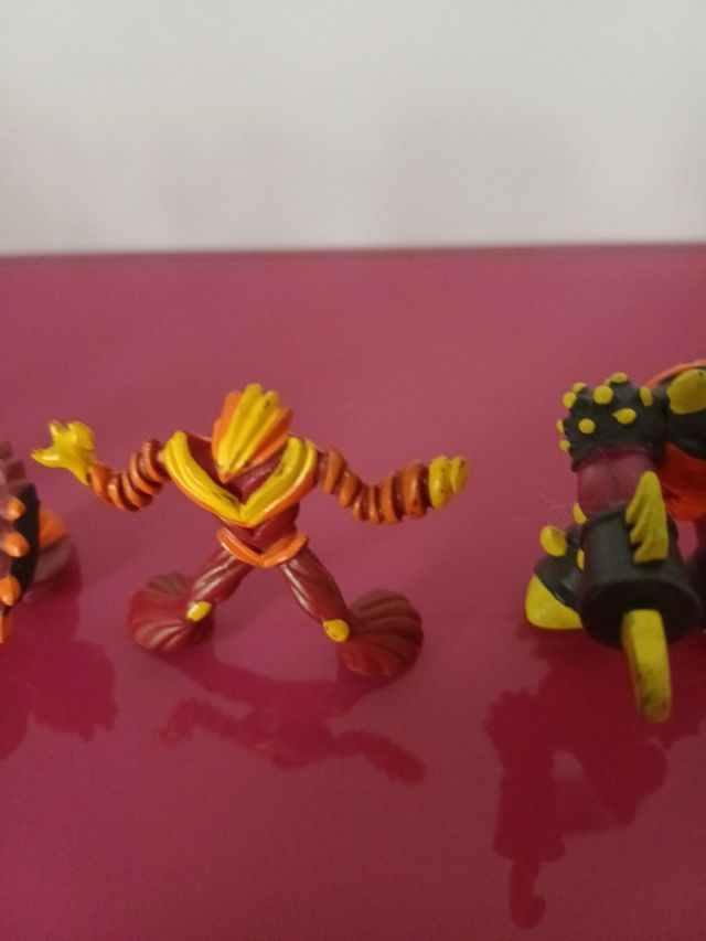 5 figuritas de gormitis