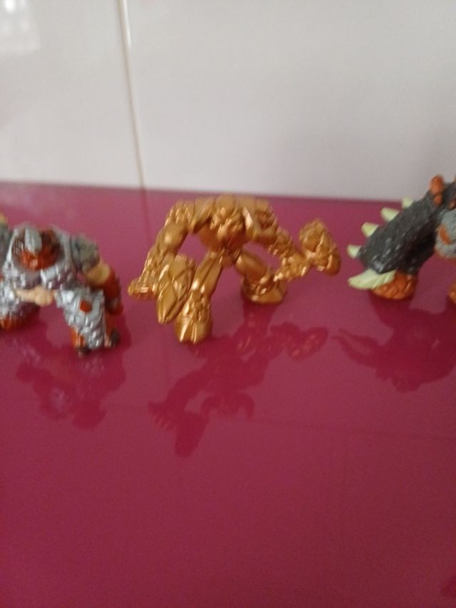 5 figuritas de gormiti