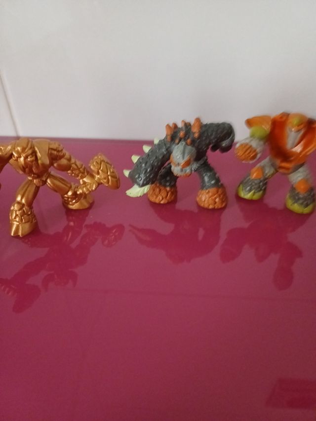 5 figuritas de gormiti