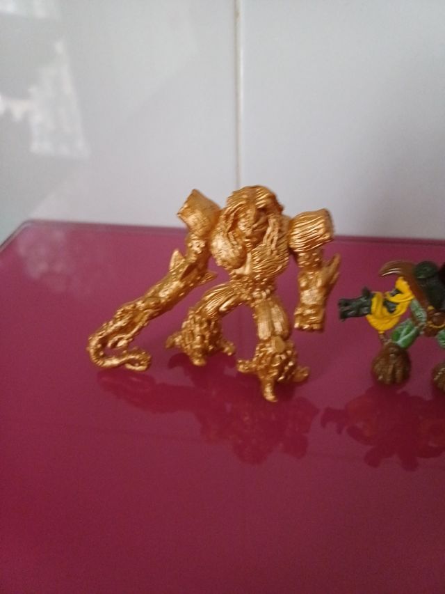 5 figuritas de gormiti