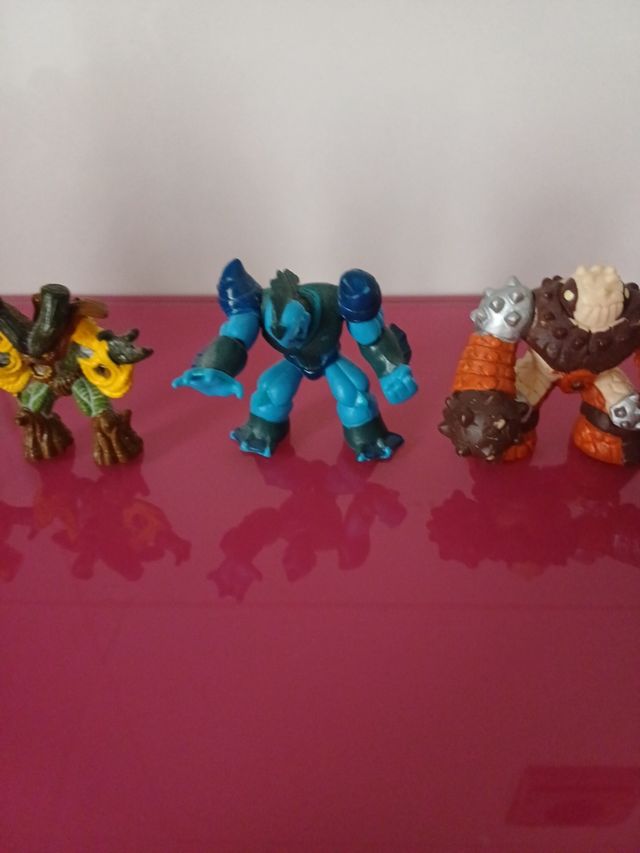 5 figuritas de gormiti