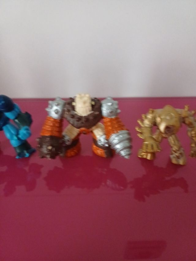 5 figuritas de gormiti