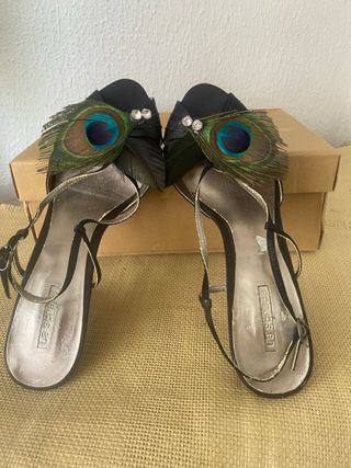 ZAPATOS FIESTA DE RASO Y PLUMAS 