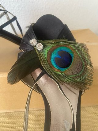 ZAPATOS FIESTA DE RASO Y PLUMAS 