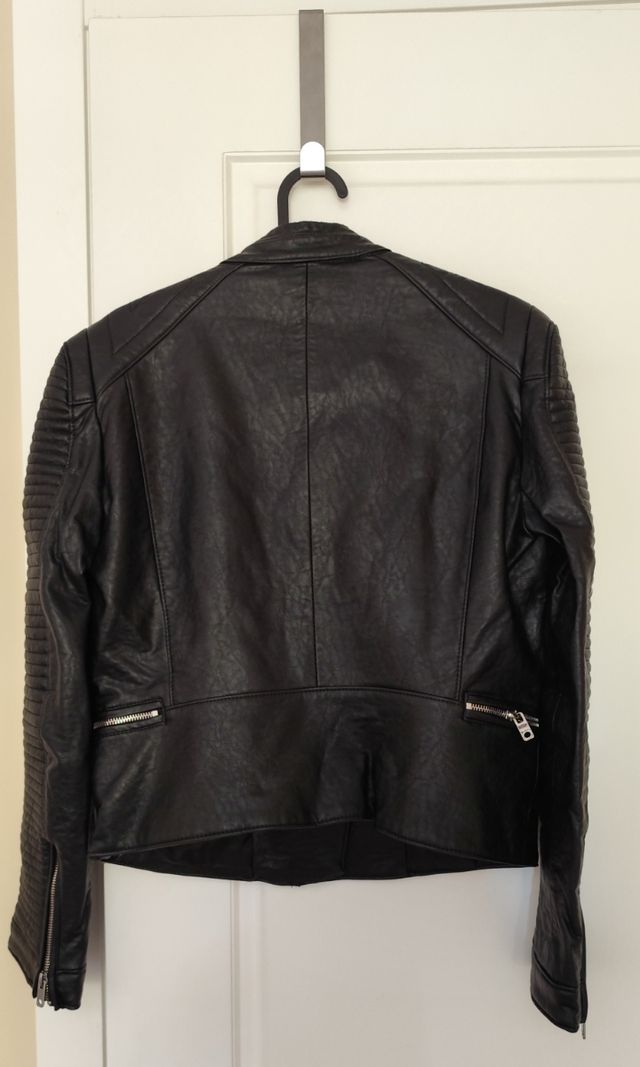 Cazadora biker efecto piel Zara