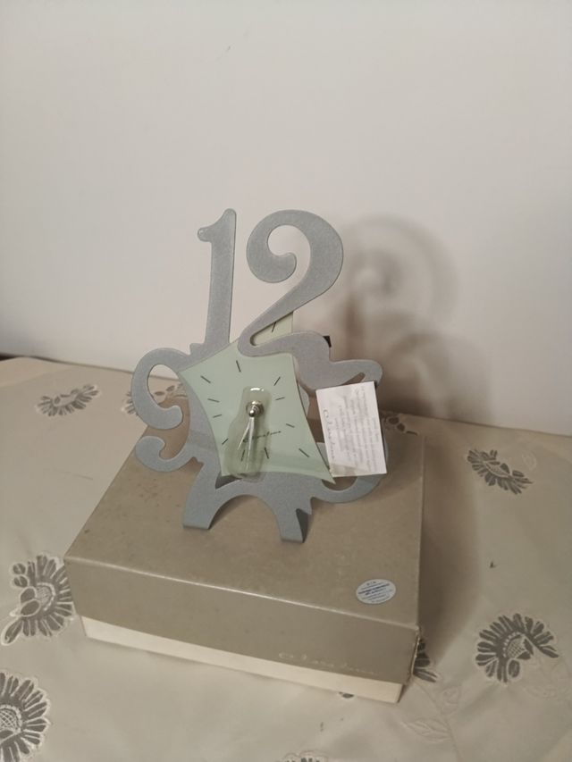 Orologio da tavolo moderno