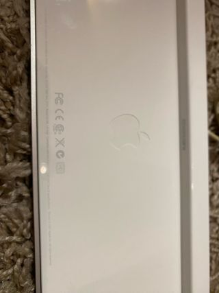 Teclado Apple con cable, leer