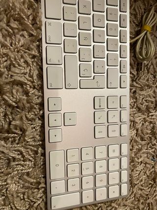 Teclado Apple con cable, leer