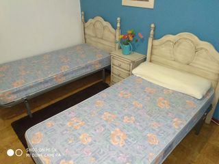 Dos cabeceros mas mesilla