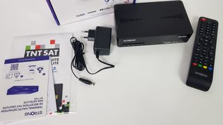 Decodificador de satélite STRONG SRT7408