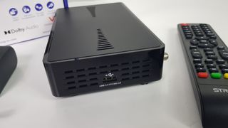 Decodificador de satélite STRONG SRT7408