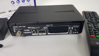 Decodificador de satélite STRONG SRT7408