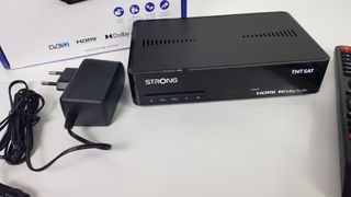 Decodificador de satélite STRONG SRT7408