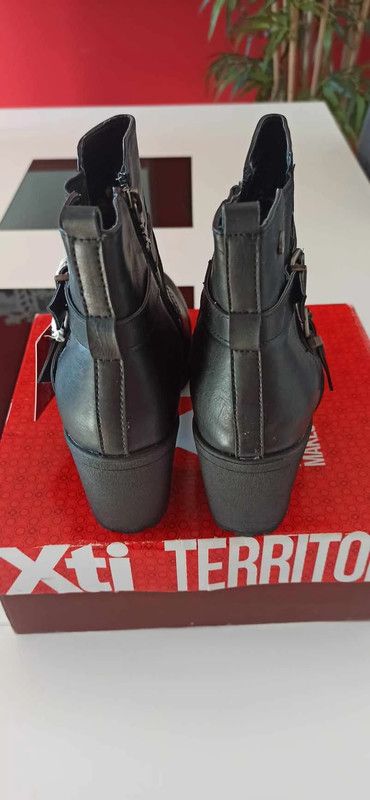 Botines negros tacón XTI