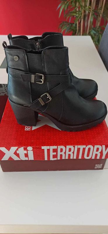 Botines negros tacón XTI