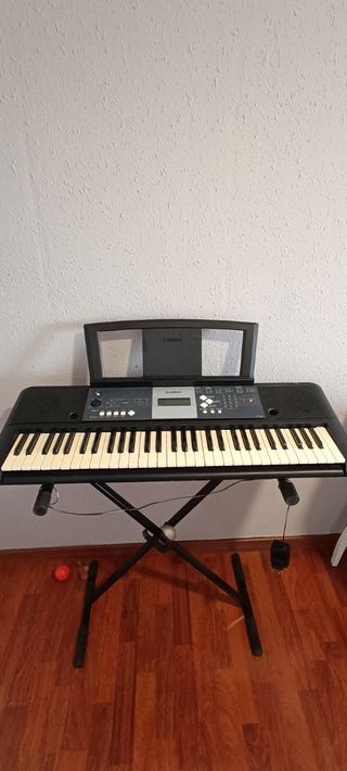 Piano/Teclado Digital Yamaha YPT-230 + Soporte