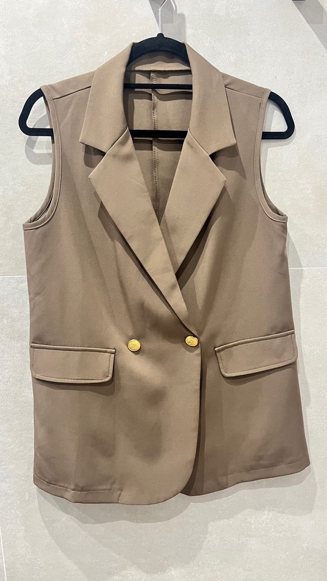 Chaleco cruzado caqui