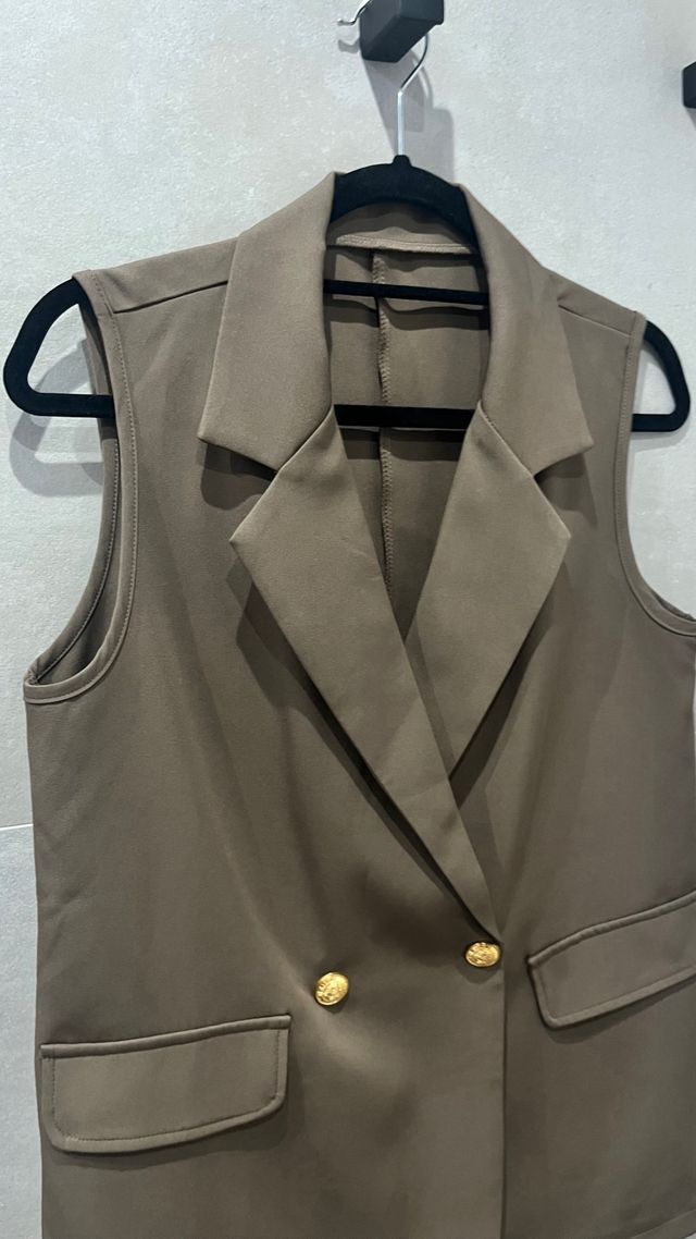 Chaleco cruzado caqui