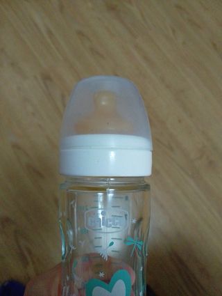 Biberón de cristal marca Chicco