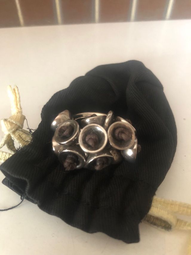 ANILLO PLATA DE LEY. CAMPANILLAS MARRONES