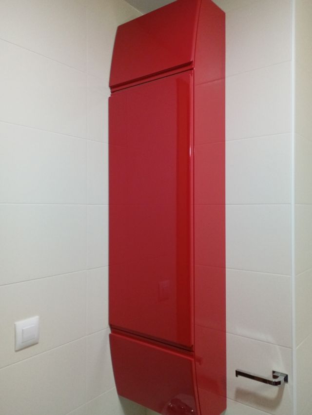 Armario esquinero de baño.