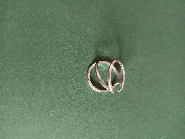 Anello in acciaio chirurgico