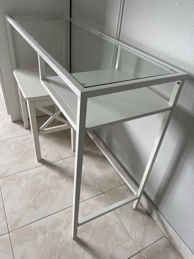 ESCRITORIO Y TABURETE