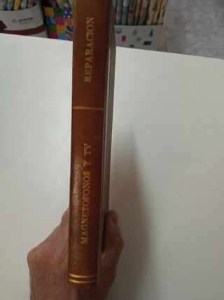 Reparación de magnetofonos y televisión.