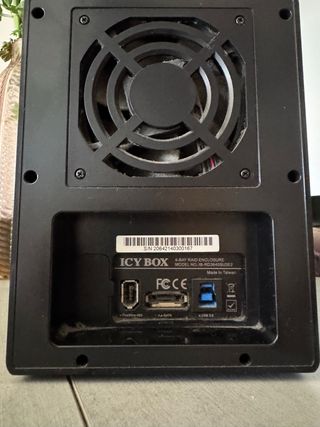 Caja RAID Icy Box de 4 Bahías con 4 HDD